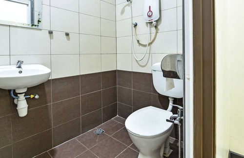 Karawang Hotel | SPOT ON 91336 Guesthouse Tarumanegara