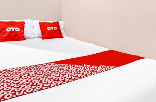 Karawang Hotel | SPOT ON 91336 Guesthouse Tarumanegara