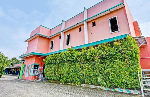 Cilacap Hotel | SPOT ON 91376 Hotel Bintang Flores
