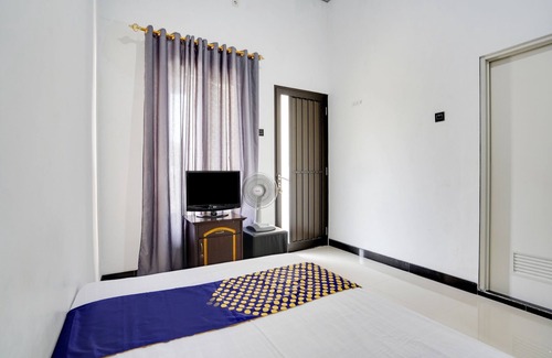 Gresik Hotel | SPOT ON 91745 Rumah Kost Gresik Syariah