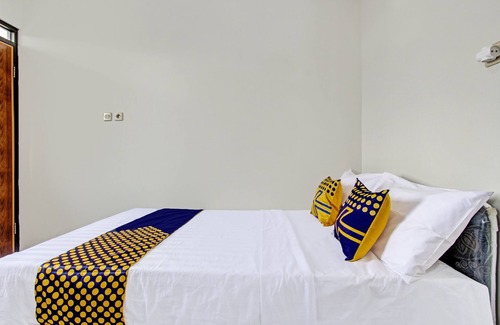 Pati Hotel | SPOT ON 92181 Kristin Homestay