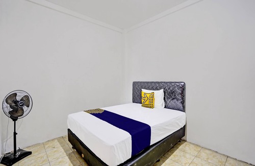Banyuwangi Hotel | SPOT ON 92452 Griya Sandi Residence Family NearPantai Boom