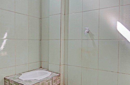 Pekanbaru Hotel | SPOT ON 92801 Penginapan Puti SyariahNearBandara Sultan Syarif Kasim II