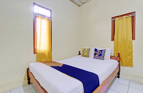 Tegal Hotel | SPOT ON 92930 Syifa Guest House Syariah