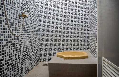Gresik Hotel | SPOT ON 93144 Homestay H. Syarif Syariah - Bandar Gresik 2