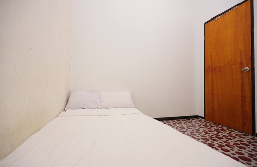 Batam Hotel | SPOT ON 93446 Penginapan Mak YesNearTaman Buluh Hang Tuah