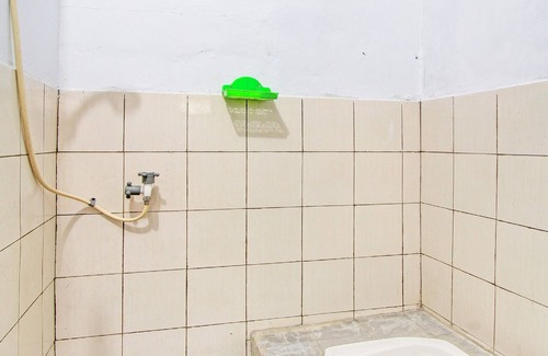 Ngemplak Hotel | SPOT ON 93592 Pondok Backpackers Ardafa JogjaNearBlue Lagoon Jogja