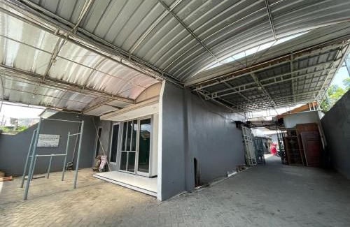 Sidoarjo Hotel | SPOT ON 93644 Sederhana Homestay