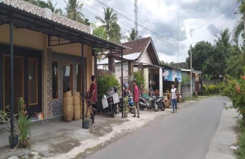 Senggigi Hotel | SPOT ON 93739 Insanta Hotel Near Masjid Baitul Aman