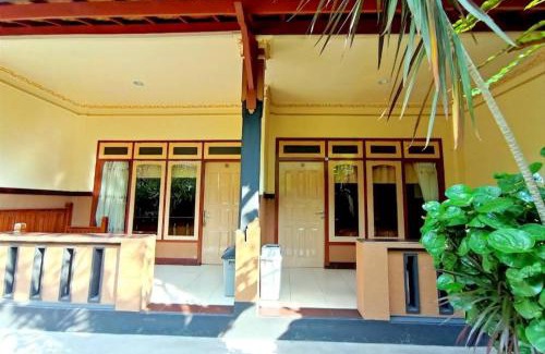 Senggigi Hotel | SPOT ON 93739 Insanta Hotel Near Masjid Baitul Aman