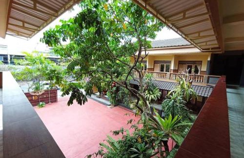 Senggigi Hotel | SPOT ON 93739 Insanta Hotel Near Masjid Baitul Aman