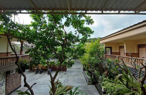 Senggigi Hotel | SPOT ON 93739 Insanta Hotel Near Masjid Baitul Aman