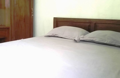 Waru Hotel | SPOT ON 93880 Guest House Bu Iin Syariah