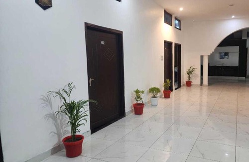 Bullawala Hotel | SPOT ON Hotel The Selaqui Paradise
