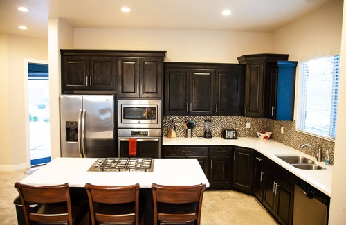 Washington House | SPOTLESS, Booking for SUMMER AND FALL 3bdrm 2bth ONE LEVEL Great location!