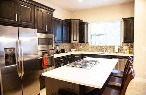 Washington House | SPOTLESS, Booking for SUMMER AND FALL 3bdrm 2bth ONE LEVEL Great location!