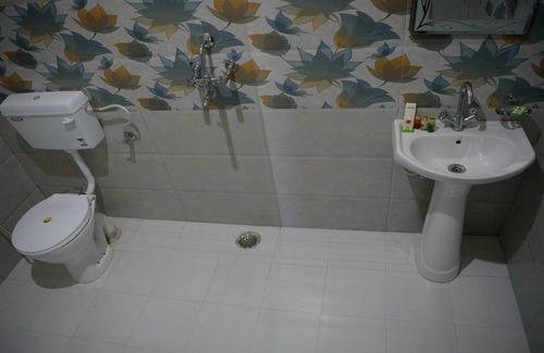 The Mall Road House | Spotless Comfortable Room at Kempty Range