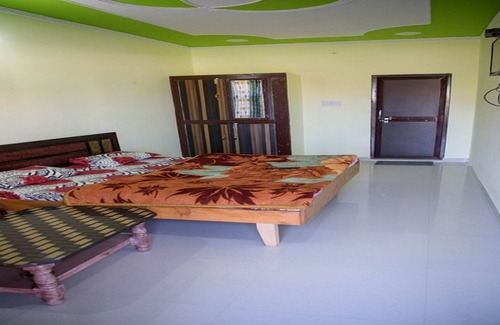 The Mall Road House | Spotless Comfortable Room at Kempty Range