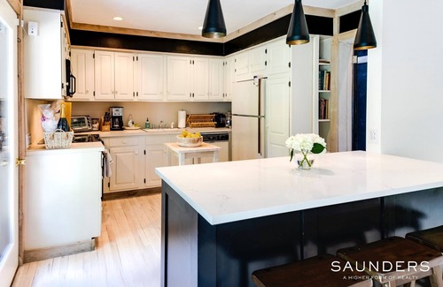 Springs House | Spotless & Serene 2 BR 2 BA with pool!