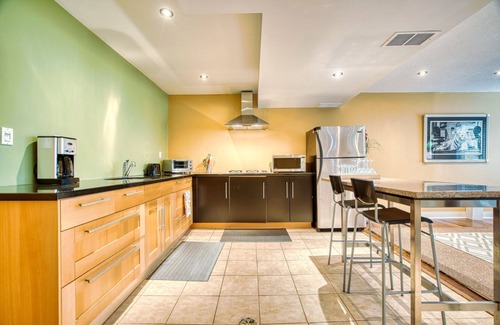 Central Erin Mills Apartment | Spotless & Spacious 2BR/2BA Comfortably Sleeps 6