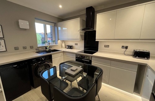 Stevenage House | Spotless Two-Bedroom Home with Garden and Parking