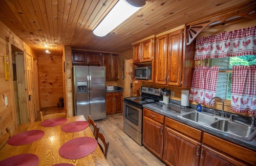 Warrensville Cabin | Spout Branch Cabin - On The New River - Firepit - Fishing