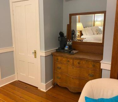 Lincolnville Bed & Breakfast | Spouter Inn Bed & Breakfast