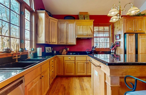 Rosman House | Sprawling family retreat with hot tub, fireplace and mountain views