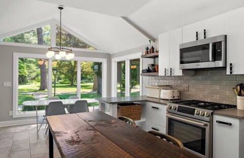 Union Pier House | Sprawling ranch w private pool, sleeps 16, all 5 Star ratings!