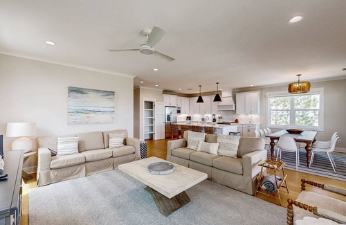 Gulf Shores House | Sprawling retreat with an enclosed pool, large balcony, outdoor shower, & W/D