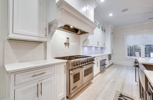 Suwanee House | Sprawling Suwanee Home: Theater, Pool, Hot Tub!