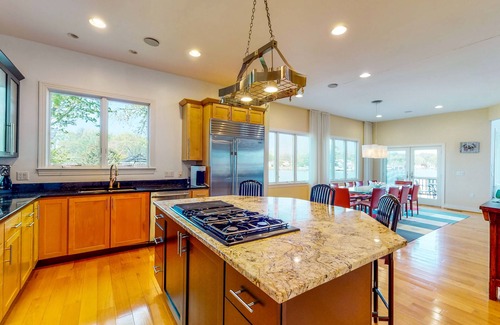 Unionville House | Sprawling Waterfront Home with views, Dock and In-Home Theatre
