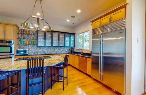 Unionville House | Sprawling Waterfront Home with views, Dock and In-Home Theatre