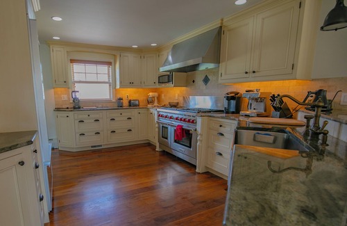 Fairfield Other | Spring Bloom! Elegant 5 bedroom Entertainers Retreat + Pool + fireplace