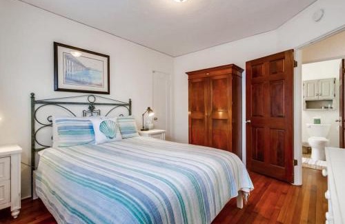 Ocean Beach House | Spring break 2 blocks to beach pier Newport Ave