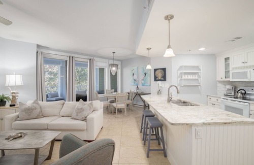 Baytowne Wharf Condo | SPRING BREAK Rate Reduced! Updated 2BR Baytowne! Beach Tram, Pool-Hot Tub-Gym