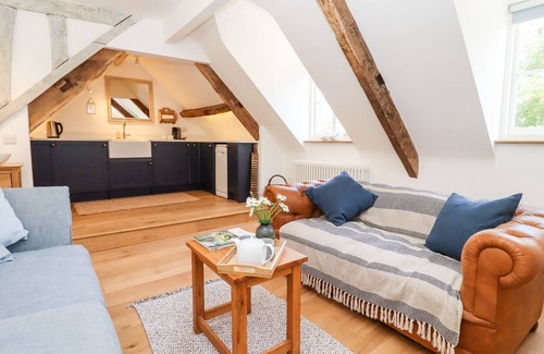 Stroud Cottage | SPRING COTTAGE, pet friendly, character holiday cottage in Stroud