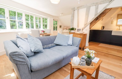 Stroud Cottage | SPRING COTTAGE, pet friendly, character holiday cottage in Stroud