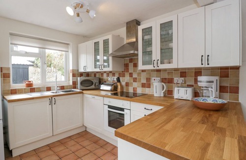 Birdlip Cottage | SPRING COTTAGE, pet friendly, with a garden in Brockworth