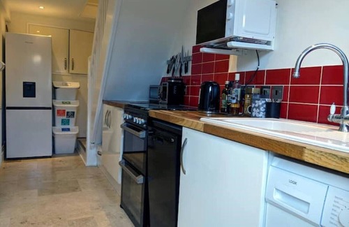 Shanklin House | Spring Gardens, 4-bedroom seaside family home