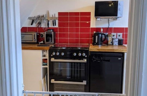 Shanklin House | Spring Gardens, 4-bedroom seaside family home