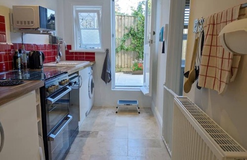 Shanklin House | Spring Gardens, 4-bedroom seaside family home