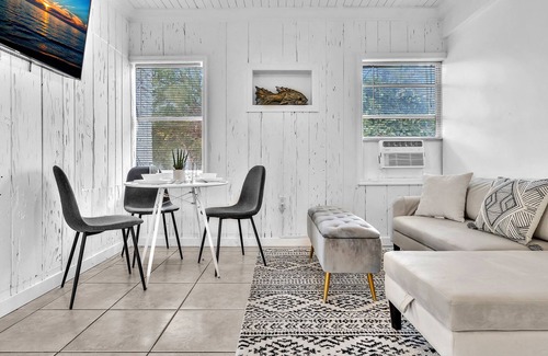 Northeast Miami Apartment | Spring Holiday Oasis! Close to the beach, Wynwood, Design District, Restaurants