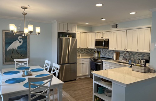 Palmetto Dunes Condo | Spring is the perfect pickleball, tennis,golf weather! Book your summer vacation