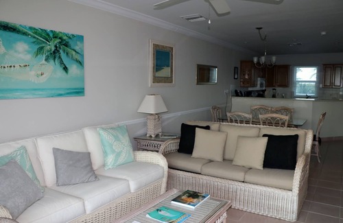 Wheeland Settlement Condo | Spring Promotion! Enjoy 10% off the rental rate, Limited Time offer. Book Today!