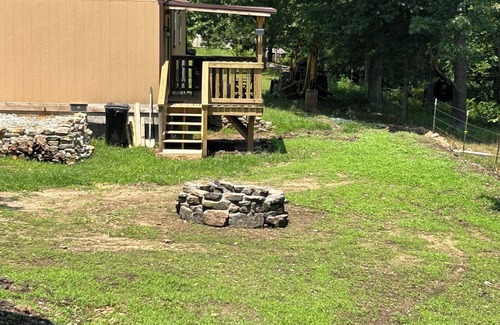 Licking Cottage | Spring Retreat with Private deck, pets welcome