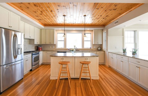 Naples House | * SPRING SPECIAL * Prime Causeway Location with Sandy Beach & Rooftop Deck!