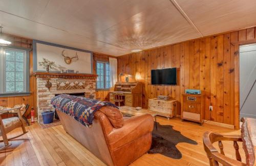 Mount Hood Village House | Springbrook · Cozy 2BR Mt. Hood Cabin, Fireplace & Retro Kitchen