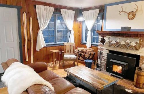 Mount Hood Village House | Springbrook · Cozy 2BR Mt. Hood Cabin, Fireplace & Retro Kitchen