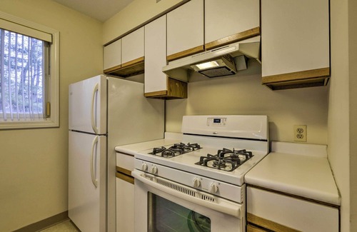 Sixteen Acres Condo | Springfield Condo, Close to Museums!